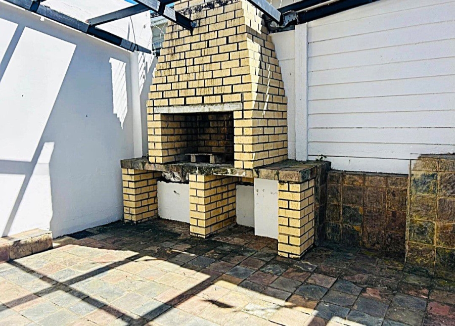  Bedroom Property for Sale in Berea Eastern Cape